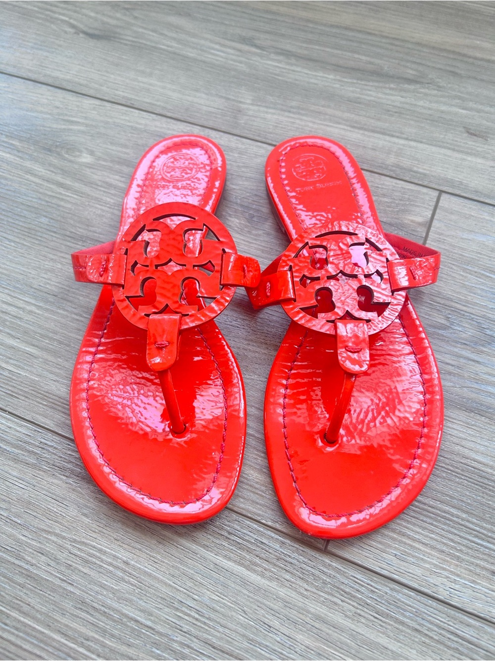 Tory Burch Miller coral Red Patent Logo Thong Sandals 7M